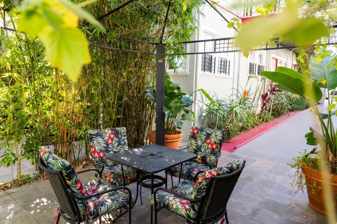 Hollywood Hills Suites Los Angeles Exteriör bild