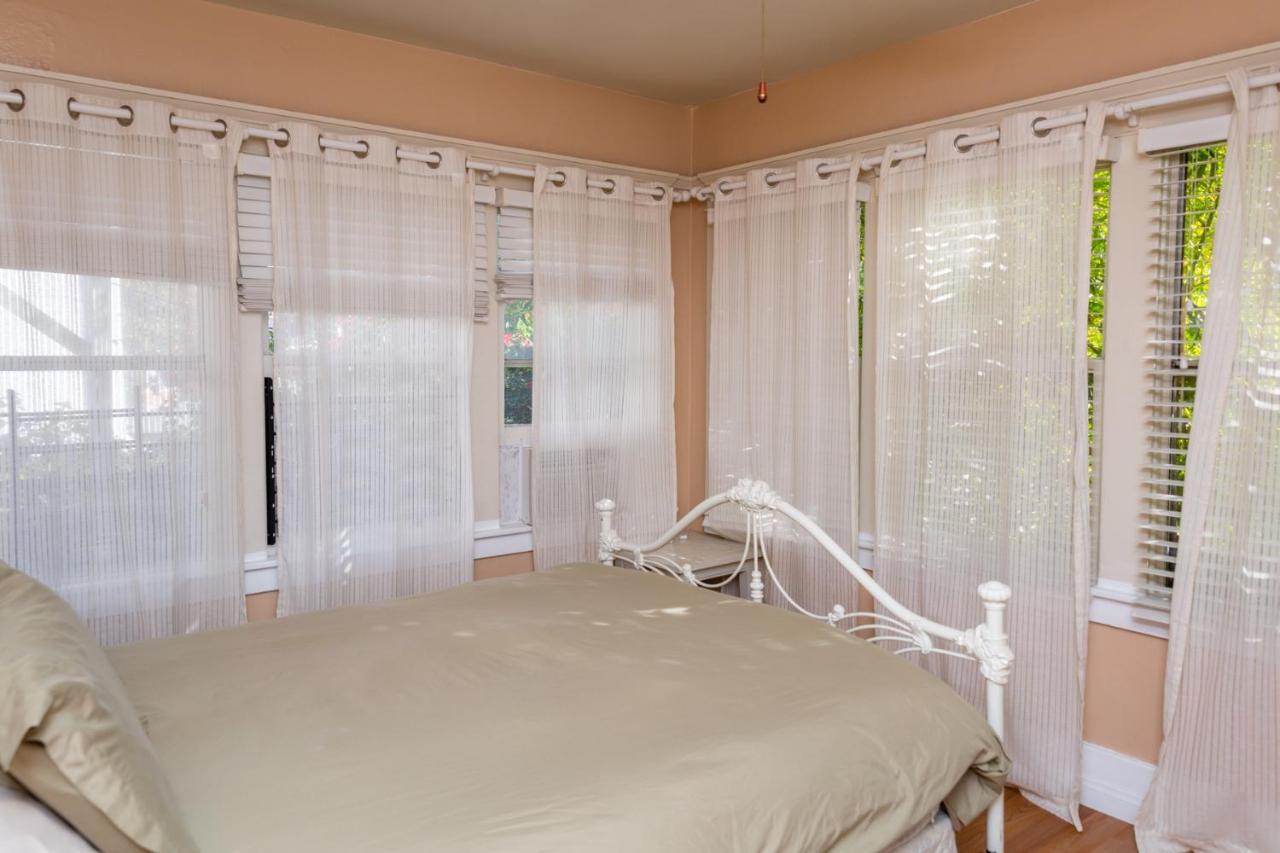Hollywood Hills Suites Los Angeles Exteriör bild